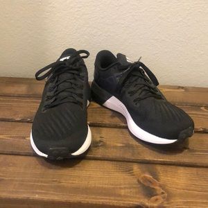 Size 9 women’s black nikes